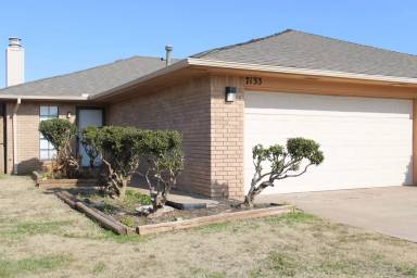 Main picture of 7145 NW 115th St