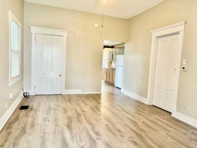 Main picture of 2702 W Madison St