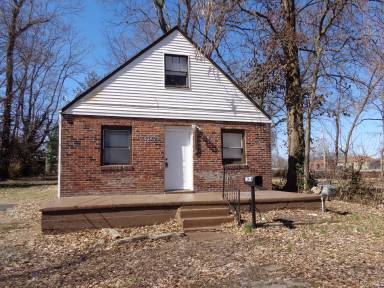Main picture of 2341 Hood Ave