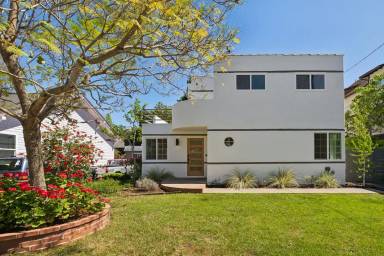 Main picture of 560 Everett Ave