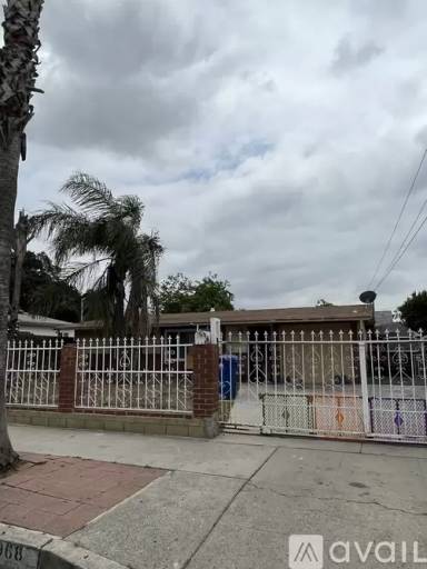 Main picture of 12966 Glamis St