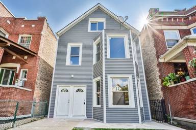 Main picture of 2963 N Ridgeway Ave