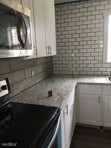 Main picture of 700 W Harrison St