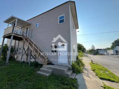 Main picture of 702 W 5th St
