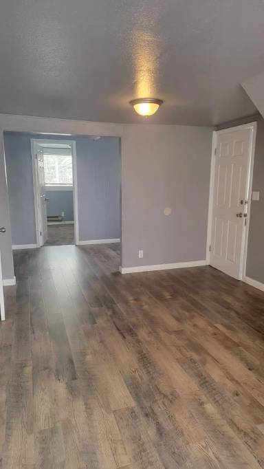 Main picture of 5 Th St 1323 1/2 Upstairs