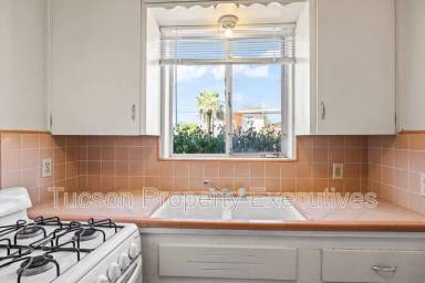 Main picture of 802 N Alvernon Way