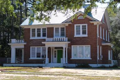 Main picture of 612 Whitney Ave