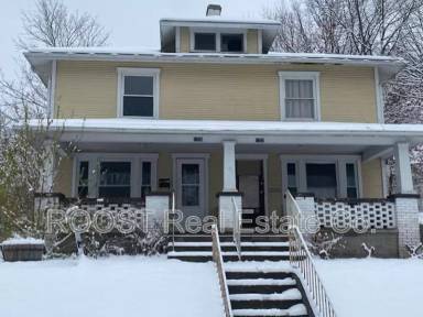 Main picture of 1725 W High St
