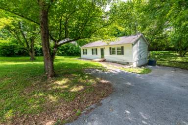 Main picture of 320 Beechwood Dr