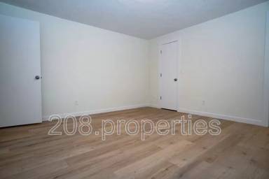 Main picture of 332 W Idaho Ave