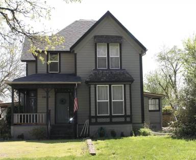 Main picture of 1810 Queen Ave SW