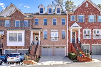 Main picture of 2669 Derby Walk NE
