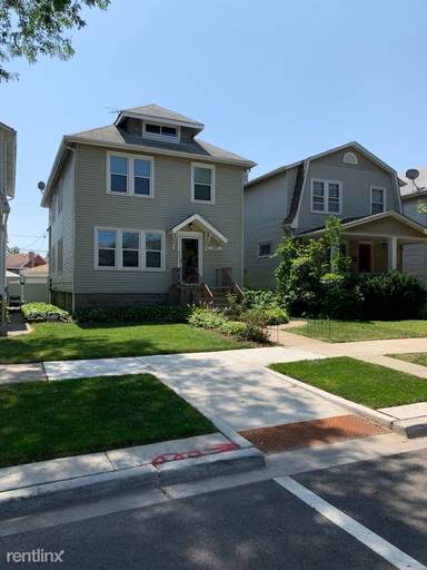 Main picture of 5829 W Peterson Ave