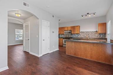 Main picture of 718 Vernon Ave