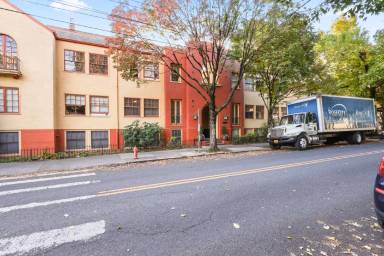 Main picture of 120 NW 21st Ave