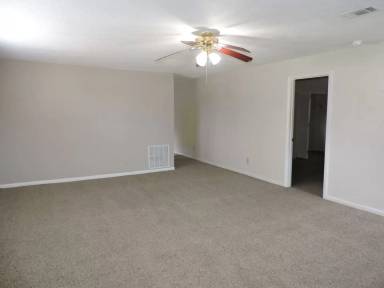 Main picture of 2108 W Lakeview Ave
