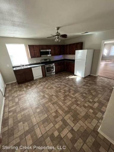 Main picture of 2011 24th St
