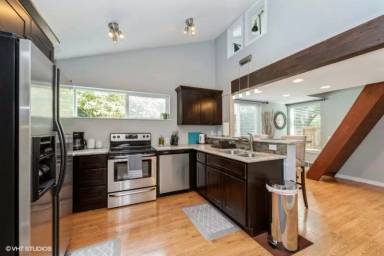 Main picture of 817 Martin Luther King Jr Way