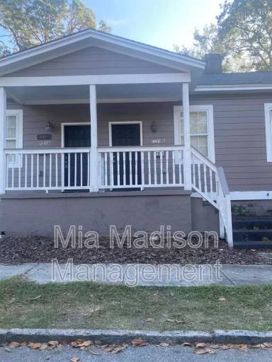 Main picture of 721 W 42nd St