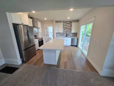Main picture of 116 W Broadway St