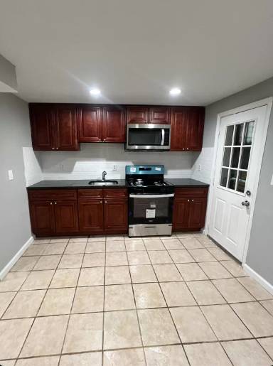 Main picture of 3757 Richmond St