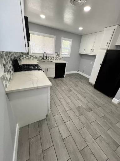 Main picture of 325 Lincoln Ave