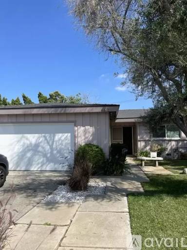 Main picture of 662 N Darfield Ave