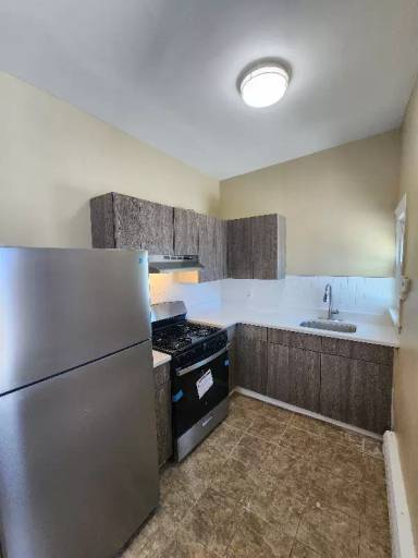 Main picture of 1048 Broadway