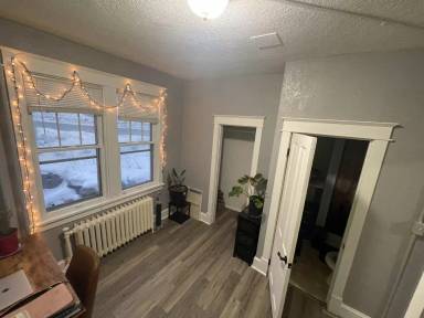 Main picture of 1725 W 1st St