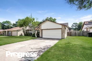Main picture of 16727 Lonesome Quail Dr