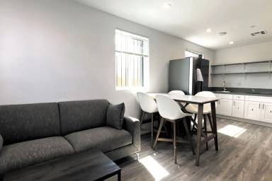 Main picture of 1576 W 36th Pl
