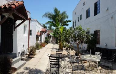 Main picture of 1032 N Heliotrope Dr
