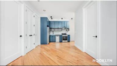 Main picture of 472 Lorimer St