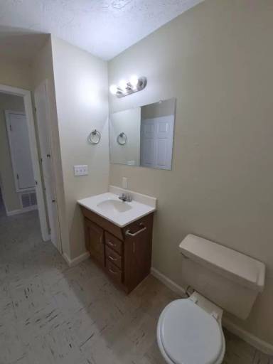 Main picture of 975 E Margaret St