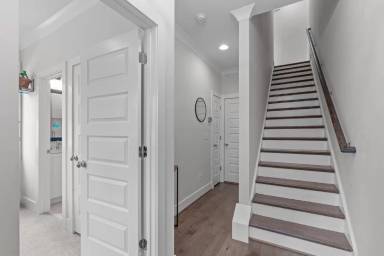 Main picture of 5 Seawell Ave