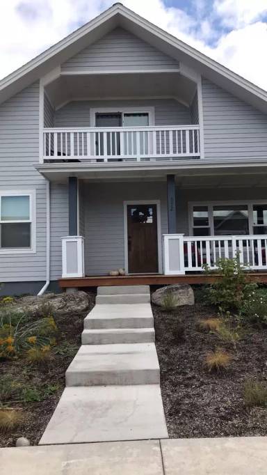 Main picture of 572 N Laurel Pkwy