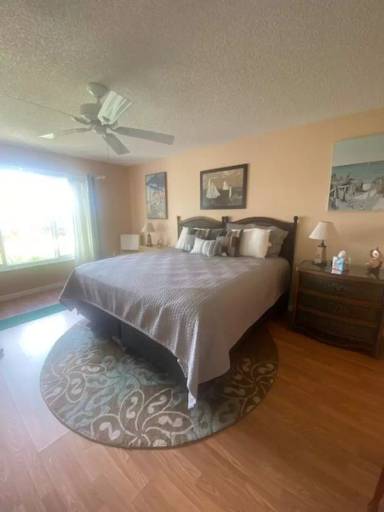 Main picture of 7402 Lake Breeze Dr
