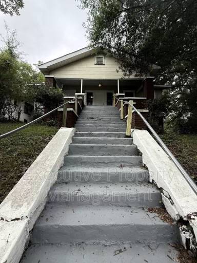 Main picture of 3101 17th St W