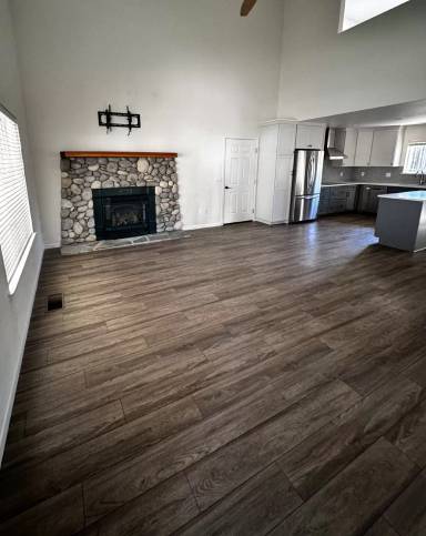 Main picture of 1541 Village Way