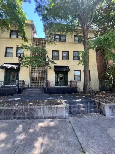 Main picture of 322 N Newstead Ave