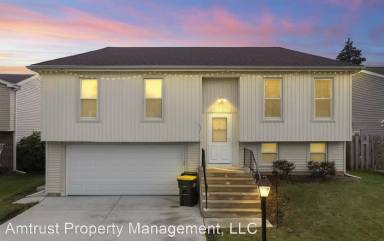 Main picture of 999 Woodside Dr