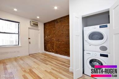 Main picture of 154 E 7th St