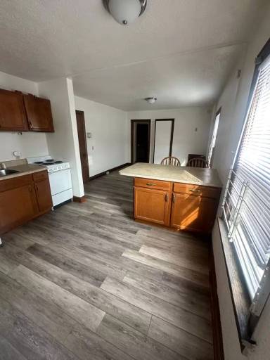 Main picture of 260 W 9th St
