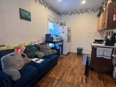 Main picture of 85 Elm St