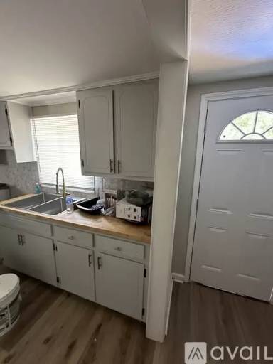 Main picture of 415 Howard Rd