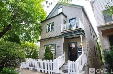 Main picture of 2119 W Fletcher St