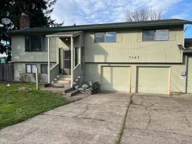 Main picture of 7147 SE Clackamas Rd