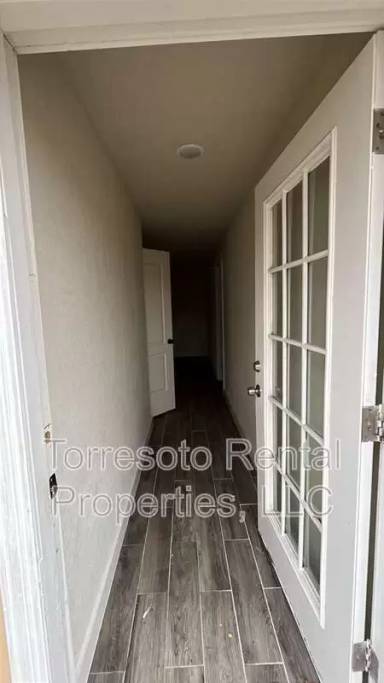 Main picture of 333 S San Eduardo Ave