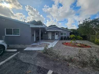 Main picture of 5740 NW 11th St