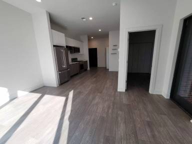 Main picture of 853 N Larrabee St
